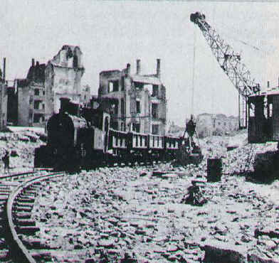 Die Truemmerbahn schaffte die Millionen von Kubikmetern schutt weg nach Monte Scherbelino