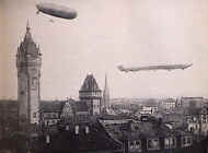 Zeppelin und Parseval über dem Römer 1909